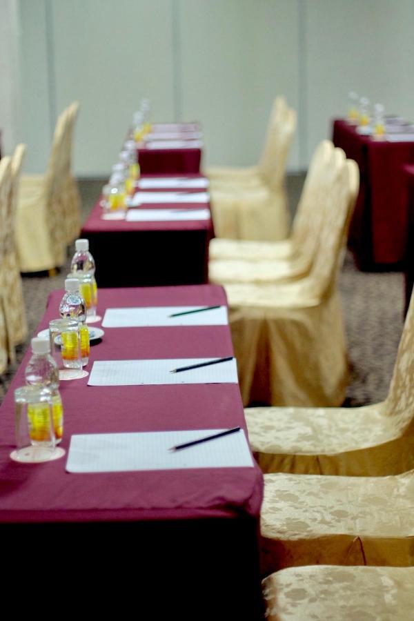 Carlton Hotel שאה אלאם מראה חיצוני תמונה